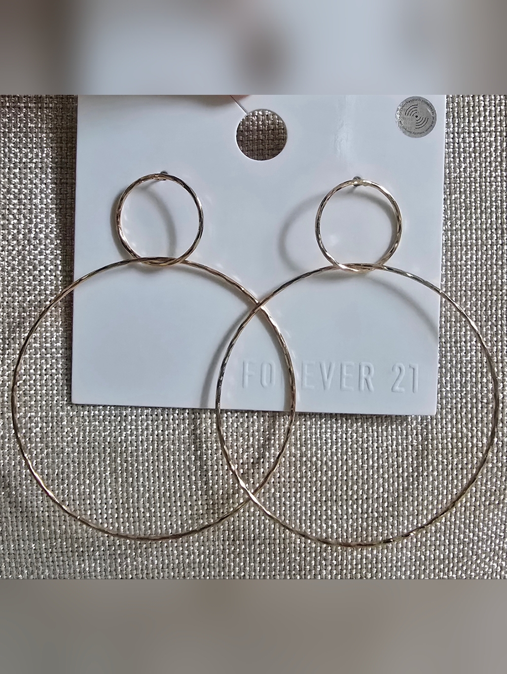 NWT Gold Tone Interlocking Hammered Hoop Earrings